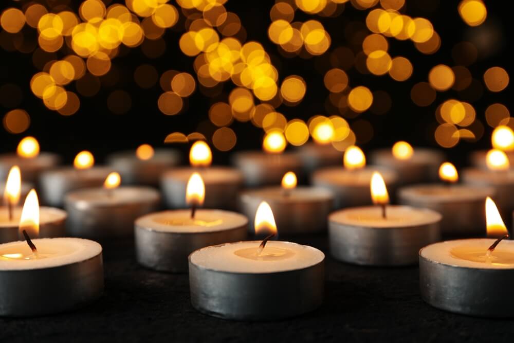 candles as funeral decorations